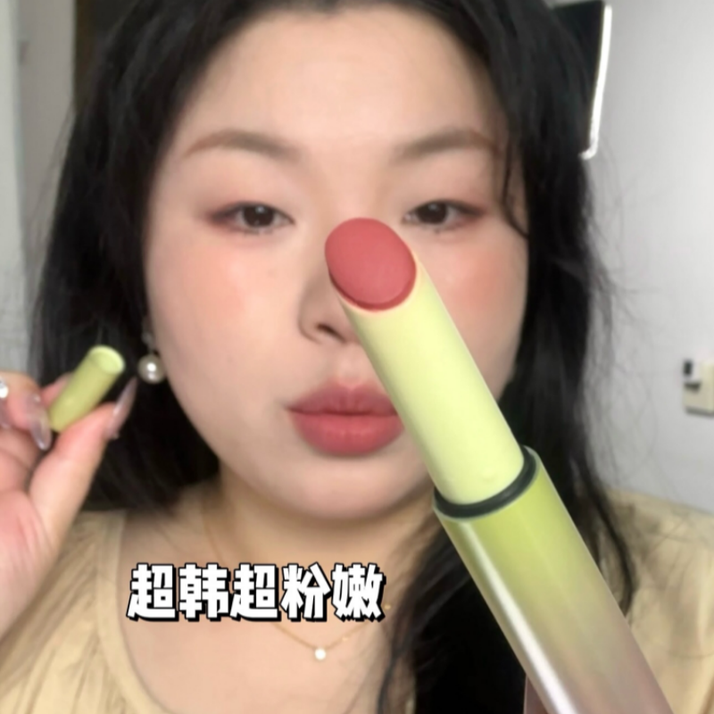 毫无技巧的硬美！韩女按压式口红