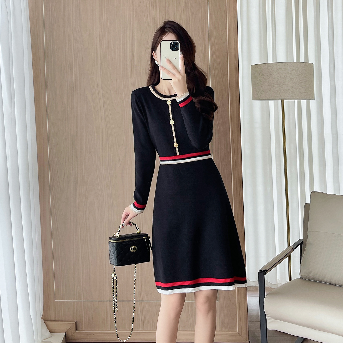 深圳南油女装感小黑裙女秋季小香风长袖高腰a字针织连衣裙女