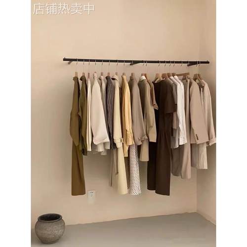 墙上壁挂展示架极简风哑光黑INS网红男女服装店挂衣架童装店上墙