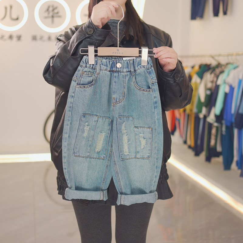 2026春夏季男女童新款破洞牛仔裤秋冬中大童潮流补丁水洗软牛仔裤