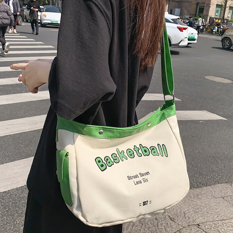 文艺原创慵懒单肩包女字母帆布包斜挎包女户外简约通勤包韩系复古