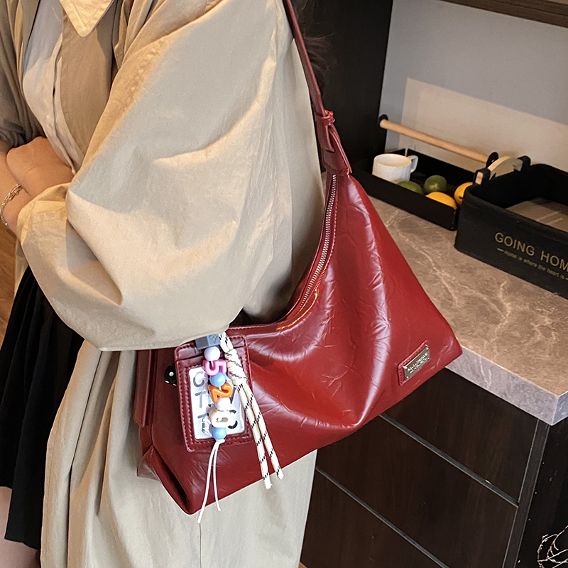 韩版红色腋下女式包2025新款高级感小众新娘结婚包通勤斜挎托特包