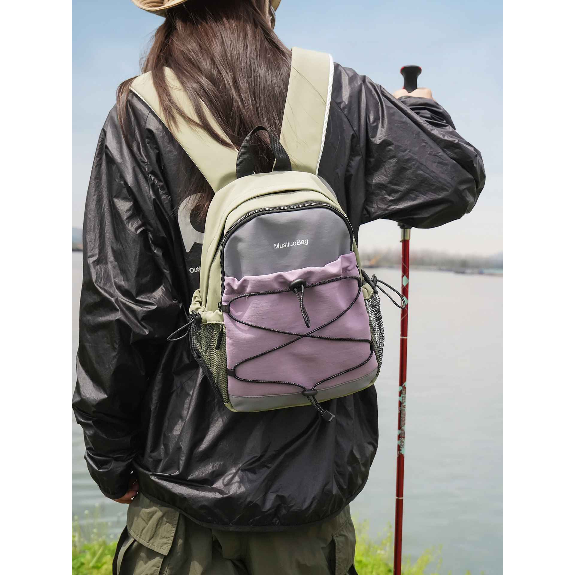 轻便撞色徒步登山包女潮牌户外运动双肩包防水拼接旅游小型背包男