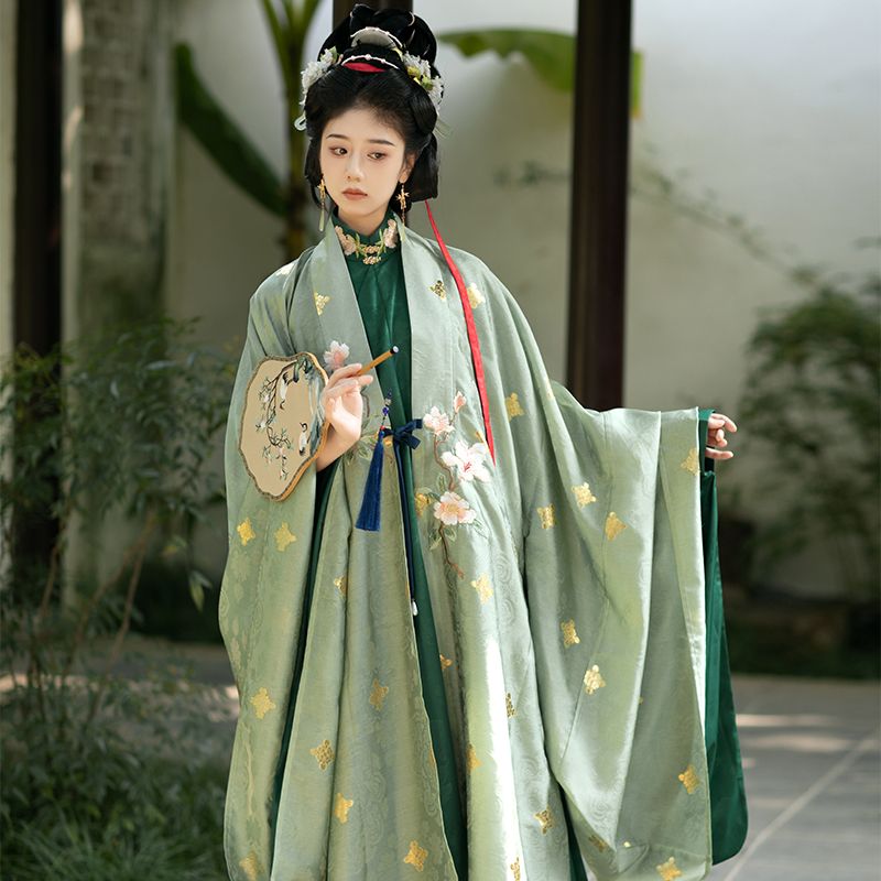 明制织金仿妆花披风马面裙