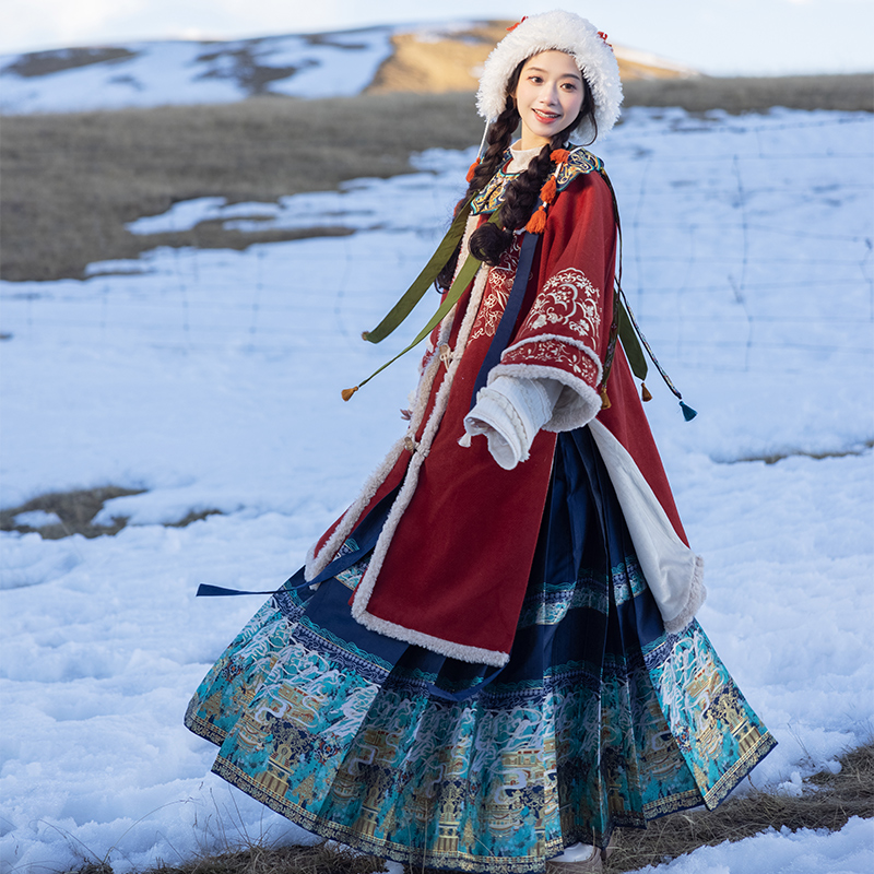 织金仿妆花明制加绒圆领袄马面裙