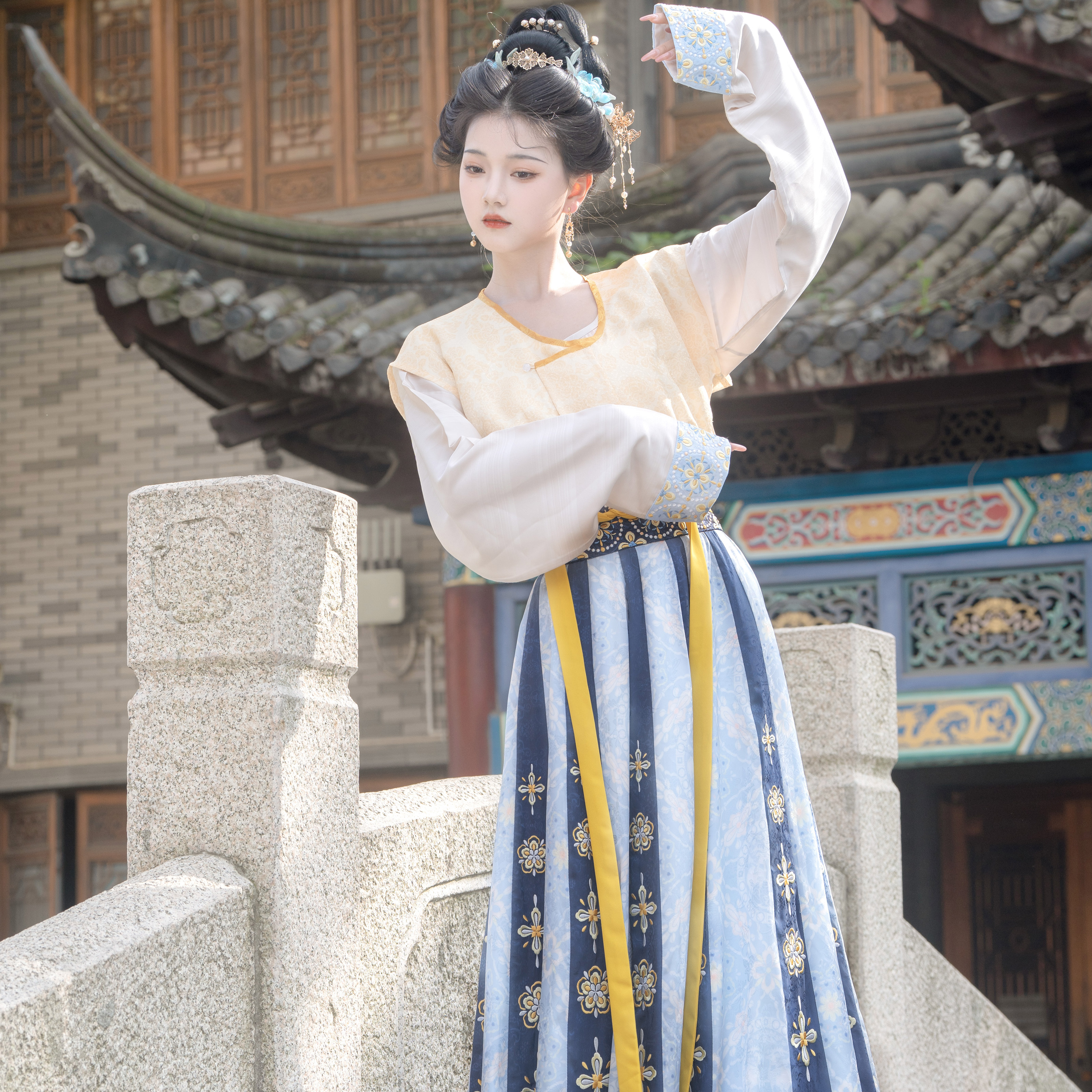 花朝记唐制少女复原传统汉服