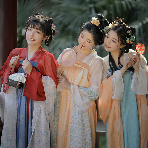 春夏汉服显高瘦三色齐胸八破交窬