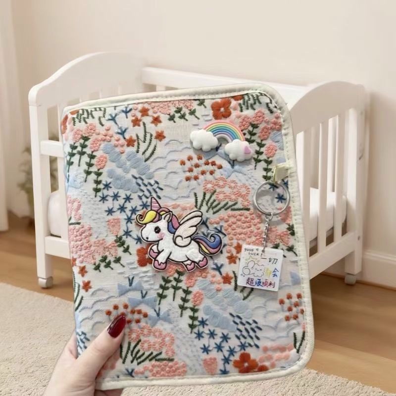 刺绣小马产检收纳册带拉链包