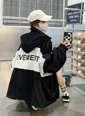 美式拼接冲锋衣女春秋2025新款韩版宽松大码学生百搭连帽休闲外套