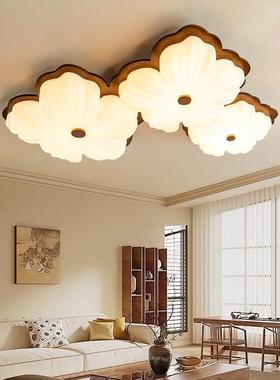 The walnut wood snorts the old windhouse main lamp back in t