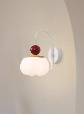 The concierges concierge, the French pumpkins main lamp, t