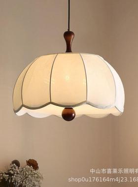 The French chandeliers main bedroom lamp, the American vers