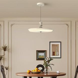 Diners chandeliers are The creatively Cream about French