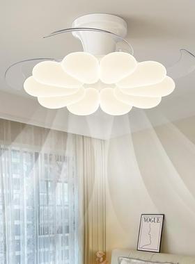 Creamy fanlights in the bedroom full of copper power machine