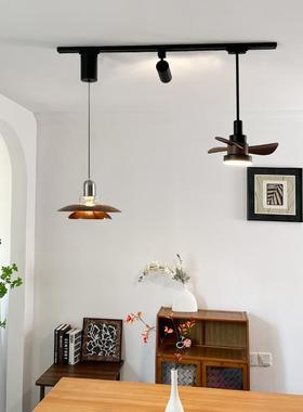 The chandelier at the Middle Wind Restaurant is mobile orbit