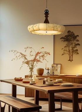 A new Chinese chauffeur bar for the chandelier room in the F