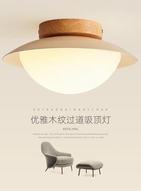 In the hallway, the Nordic three-headed bar with a light on