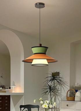 A chandelier for the French medium-wind table. A decorated l