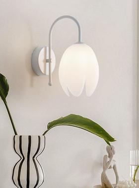 Bedhead headlamps are modern and simple for girls in the chi