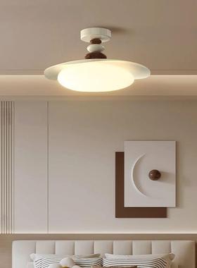 The French middle-winded bedroom light-lighted, silent high-