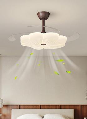 The chandeliers are red-creamed and creative flowerhouse lig