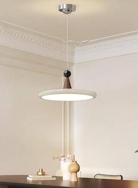 The French-style Cream Cream Winds of the New Flying Diners