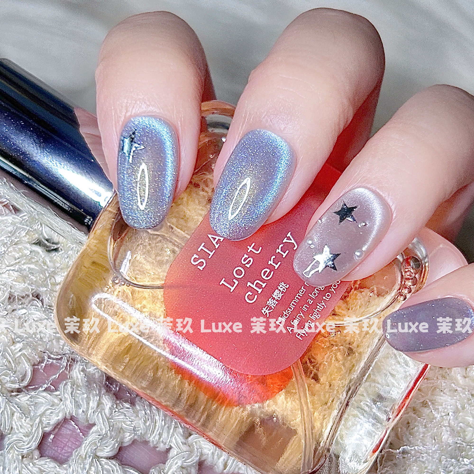 冰透爆闪玻璃珠猫眼星星显白简约高级感纯手工穿戴甲2025短款美甲