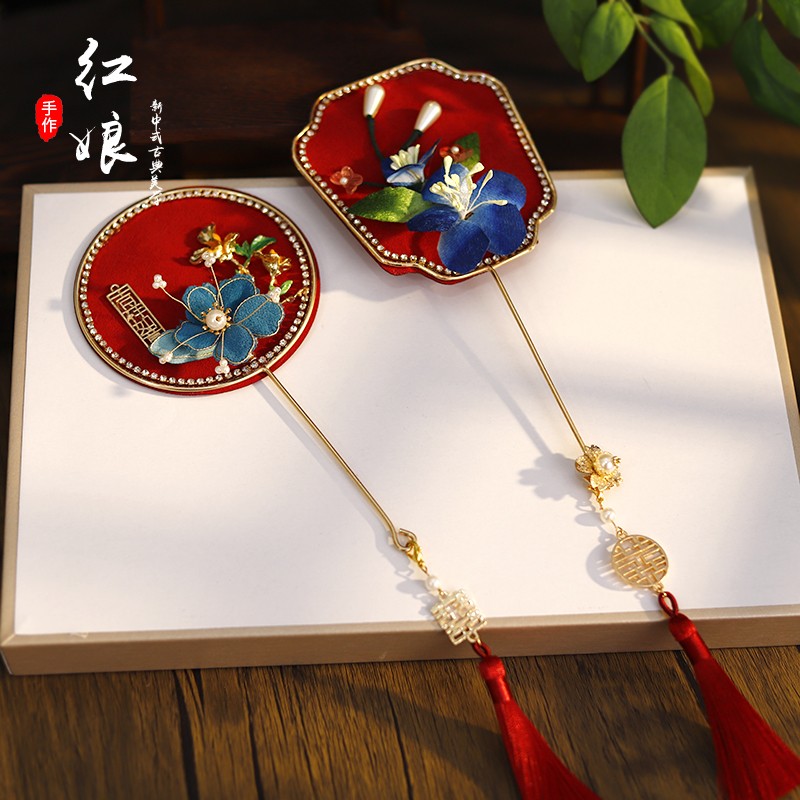 红娘新品小团扇子新娘手工秀禾扇巴掌扇晨袍拍照道具古典中式团扇