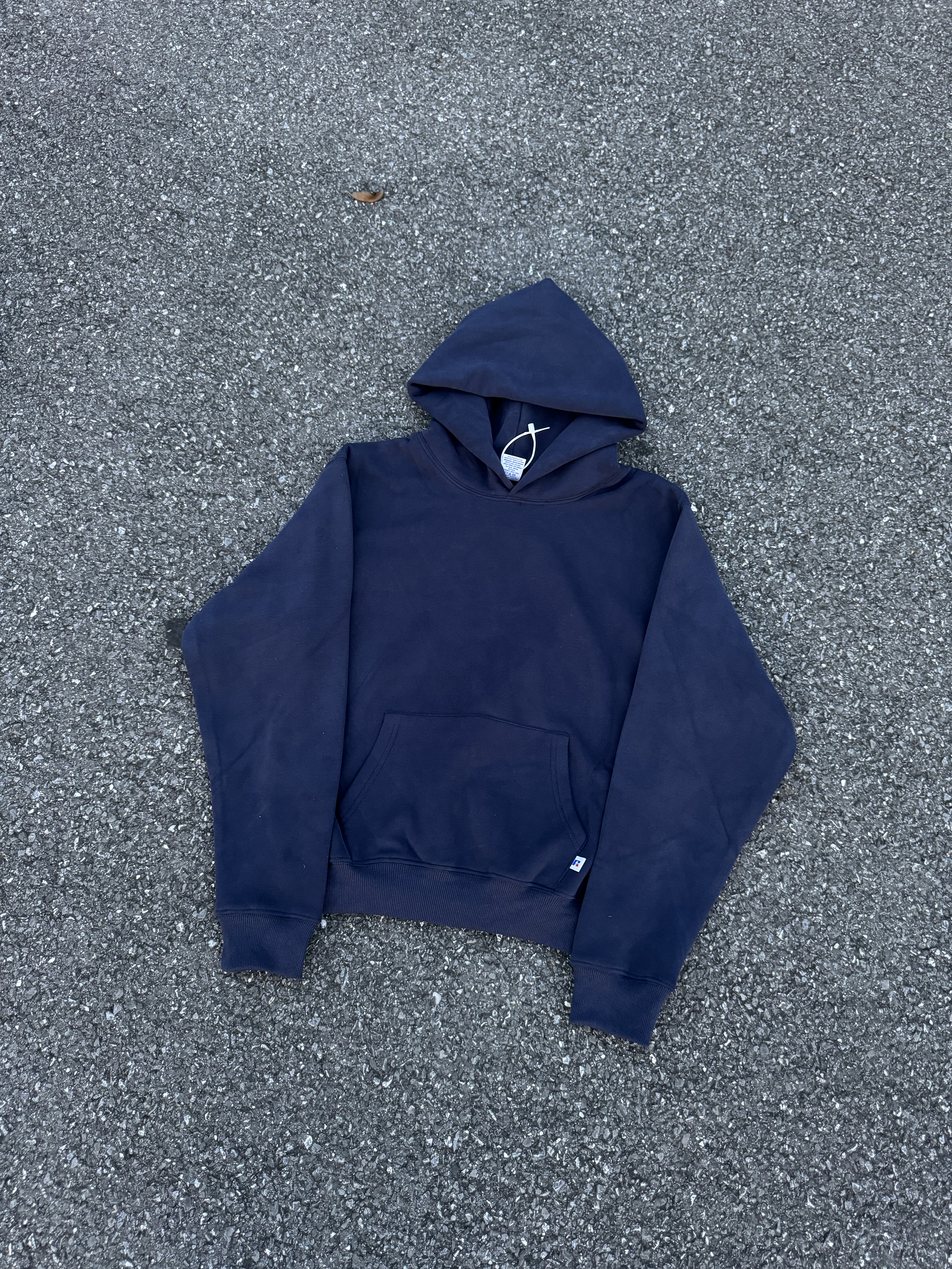 thumbnail for Russell 90s Solid Color Basic Brushed 420G Fleece Hooded Sweatshirt Tight Waist Cinching CleanFit Commuter Hoodie