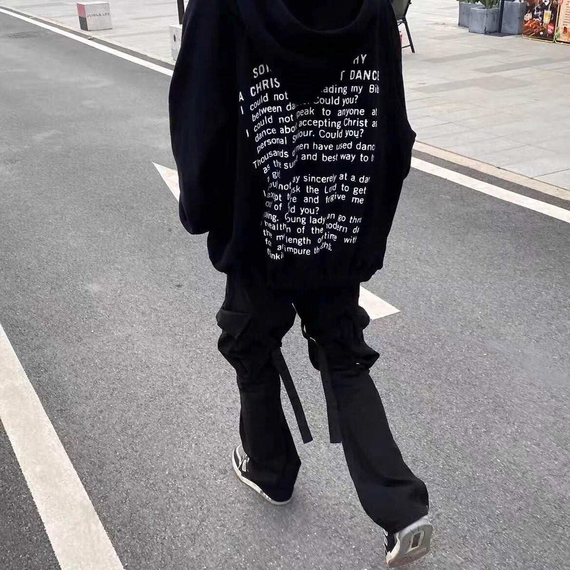 ERD忧郁的富二代外套 高街标语字母拉链卫衣情侣宽松潮牌连帽衫属于什么档次？