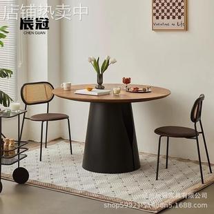 居然之家北欧餐桌家用现代简约胡桃木拼花圆形网红复古实木饭桌