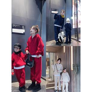 2025春秋新款亲子装一家三口酒红色运动套装母女母子时尚连帽卫衣
