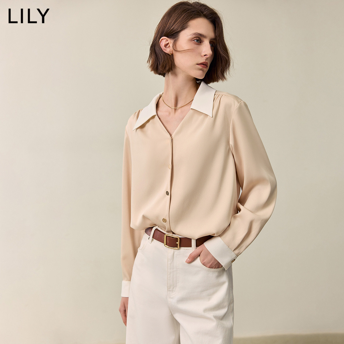LILY2026春新款法式优雅垂感翻领V领气质通勤微光衬衫外套女