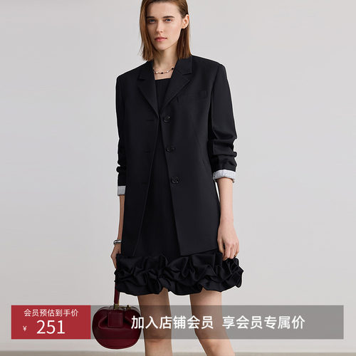 突出肩部线条 提升整体的利落感