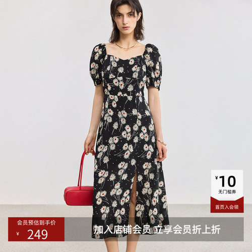 方领剪裁 勾勒精致线条