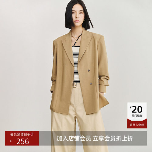 自然直角肩，自带气场撑起成衣廓型。