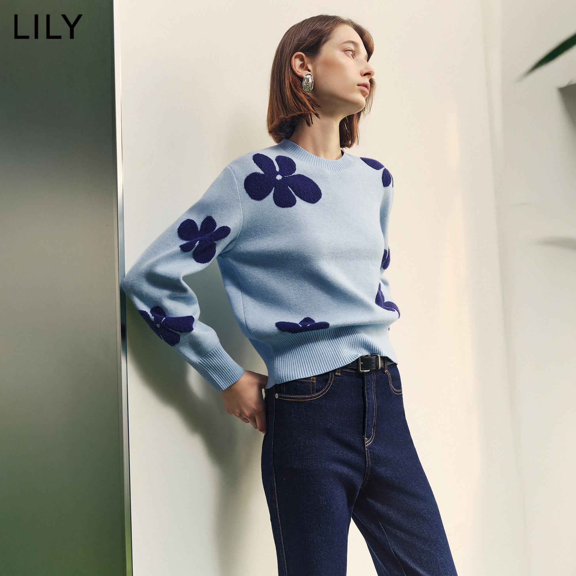 LILY2026秋新款女装浪漫气质通勤立体提花休闲蓝色针织衫圆领毛衣