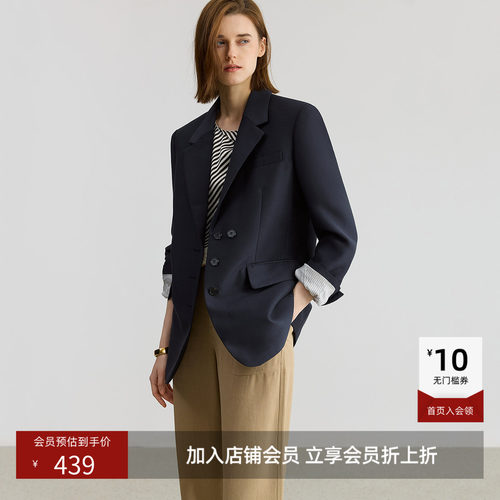 平驳领剪裁 勾勒干练气场