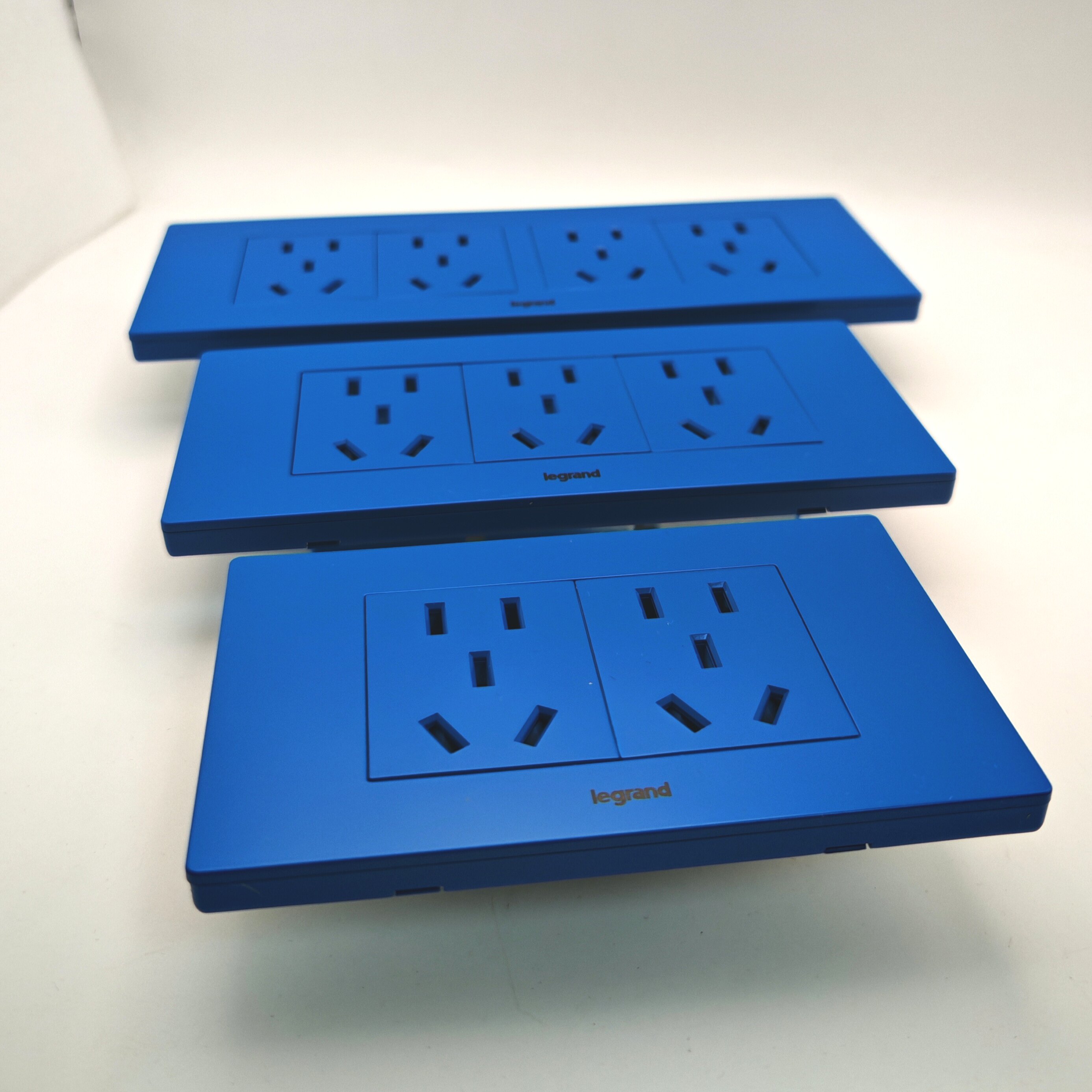 罗格朗磨砂蓝118型插座 定制暗装开关插座15孔10孔15孔20孔长条