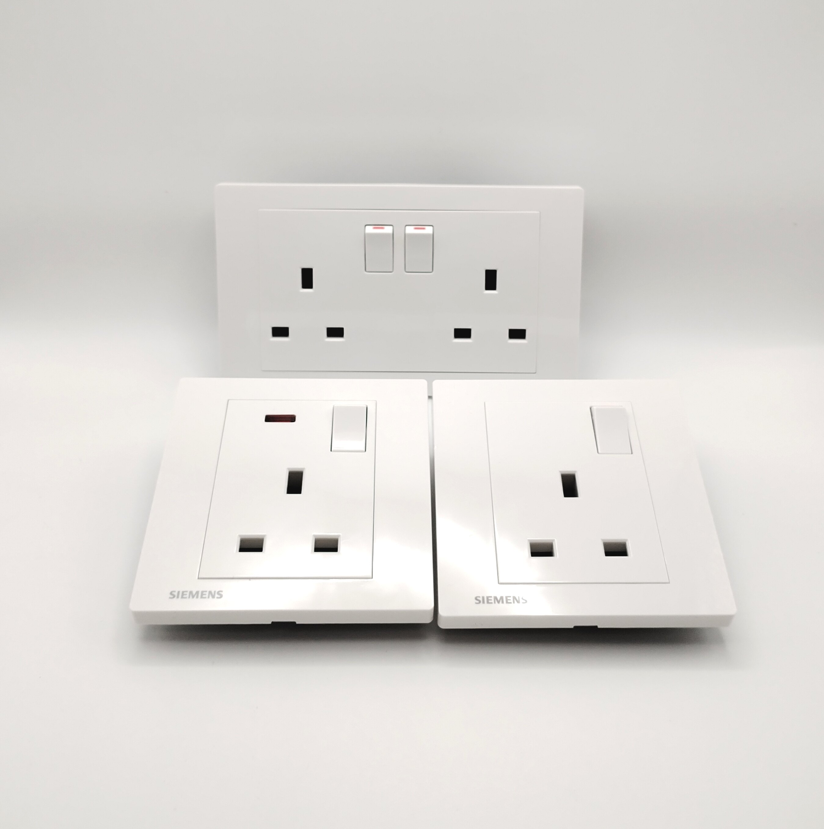 西门子香港英标13a方脚三孔插座墙壁明装港式插孔港澳英3孔面板