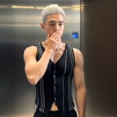 背心上衣条纹时尚 男士 开衫 气质无袖 春夏新款 V领针织马甲复古修身