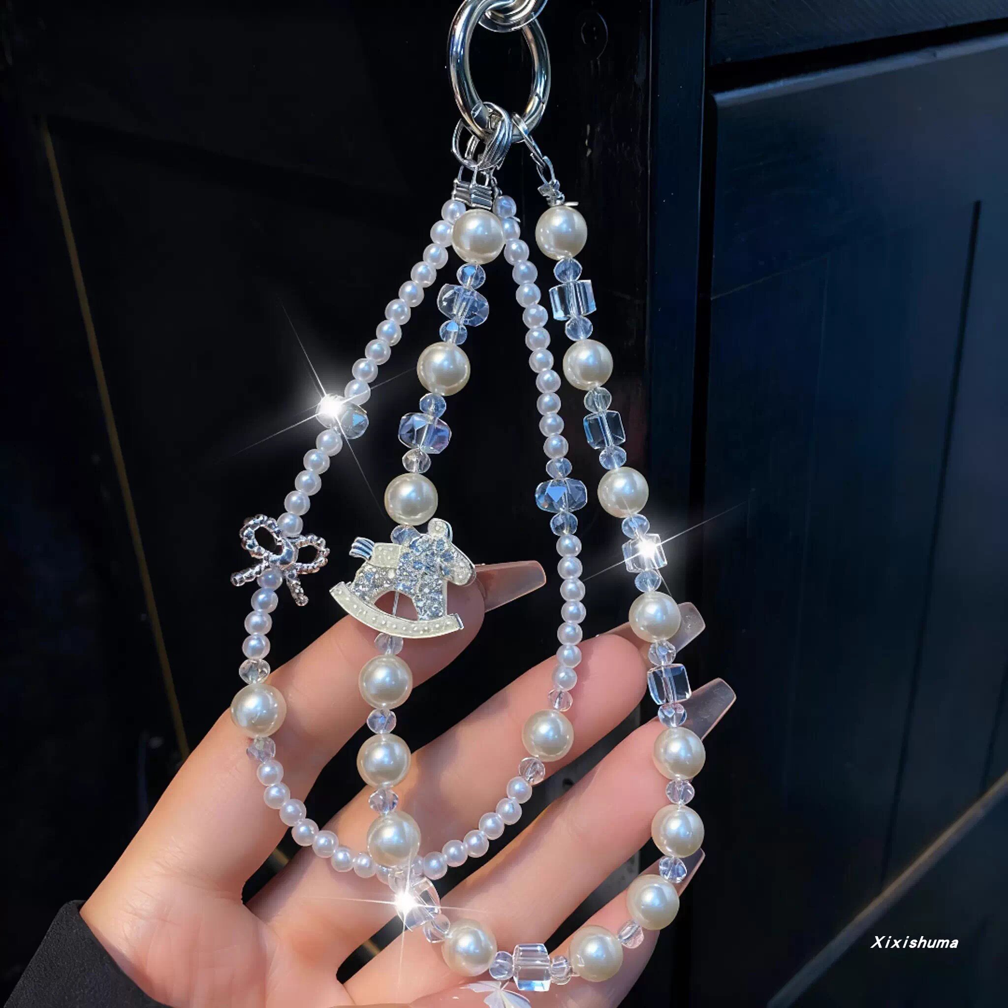 奢华手机链钻石木马紫色挂链ins手腕款双层珍珠水晶挂绳女