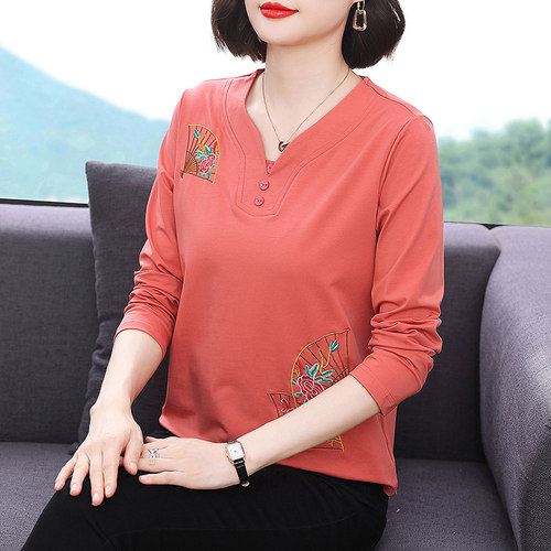 春装V领刺绣妈妈打底衫