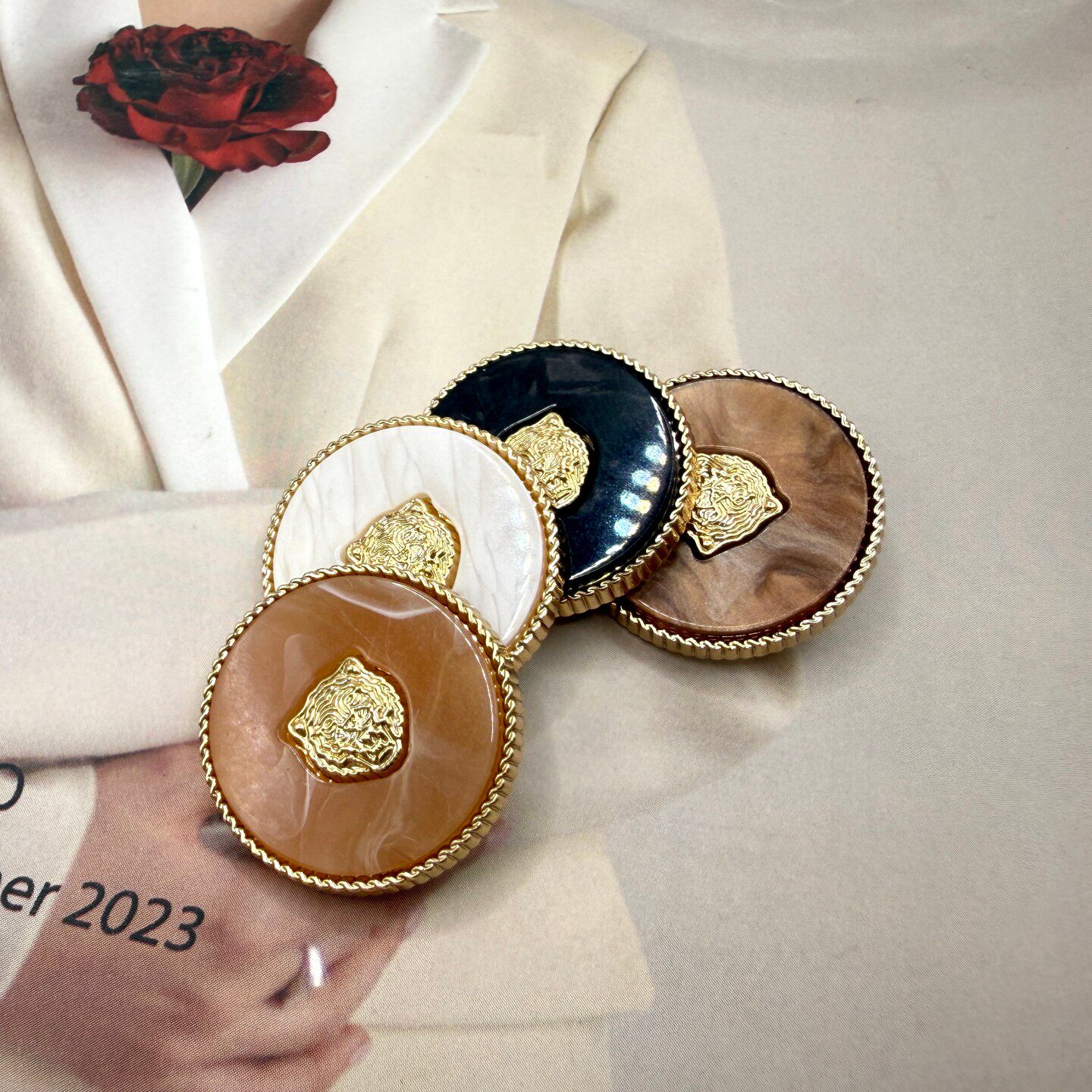 CANAAN金属双拼高档时尚百搭老虎头条纹女上衣外套袖袖口装饰扣子