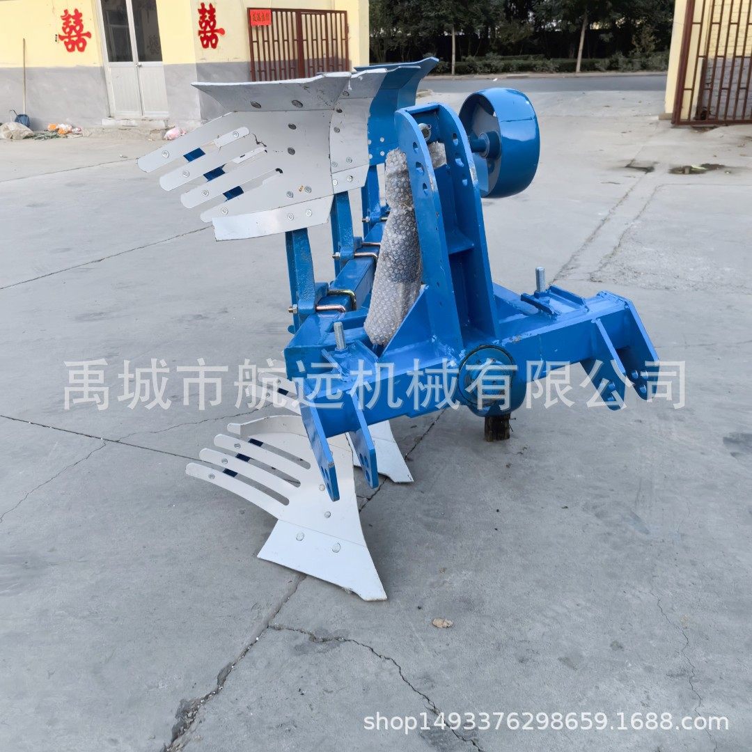 704.804.904拖拉机带的4铧犁 425型液压翻转犁 耕深20-30公分