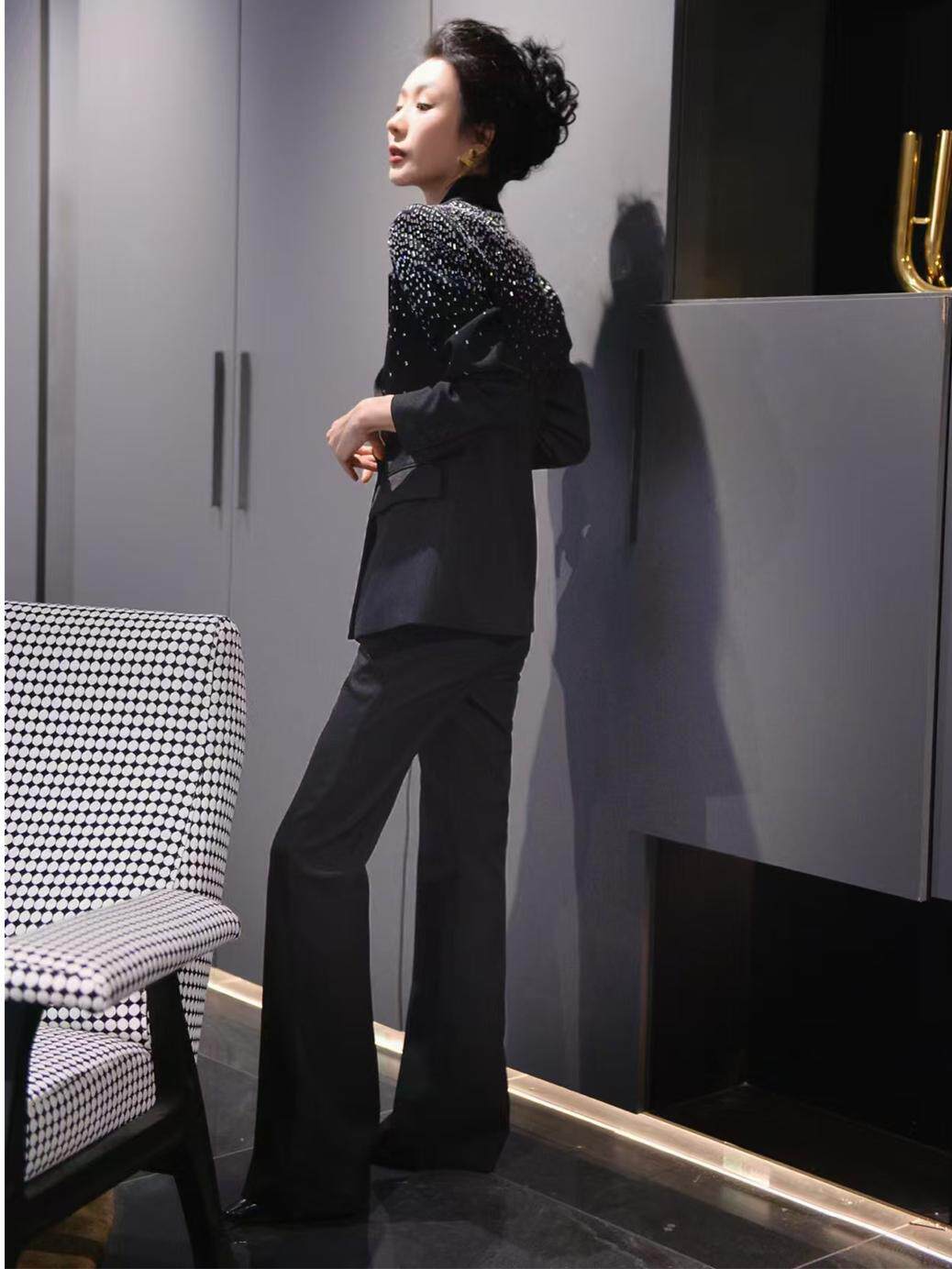 하이엔드 패션 중공업 핫 다이아몬드 기질이 가능한 전문복 여성 가을 ??겨울 블랙 슬림 슈트 나팔바지 투피스 세트