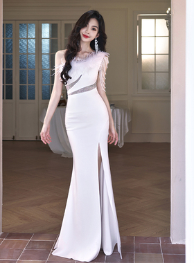 高定年会晚礼服女高级感秋冬季宴会主持人重工高端白色单肩鱼尾裙