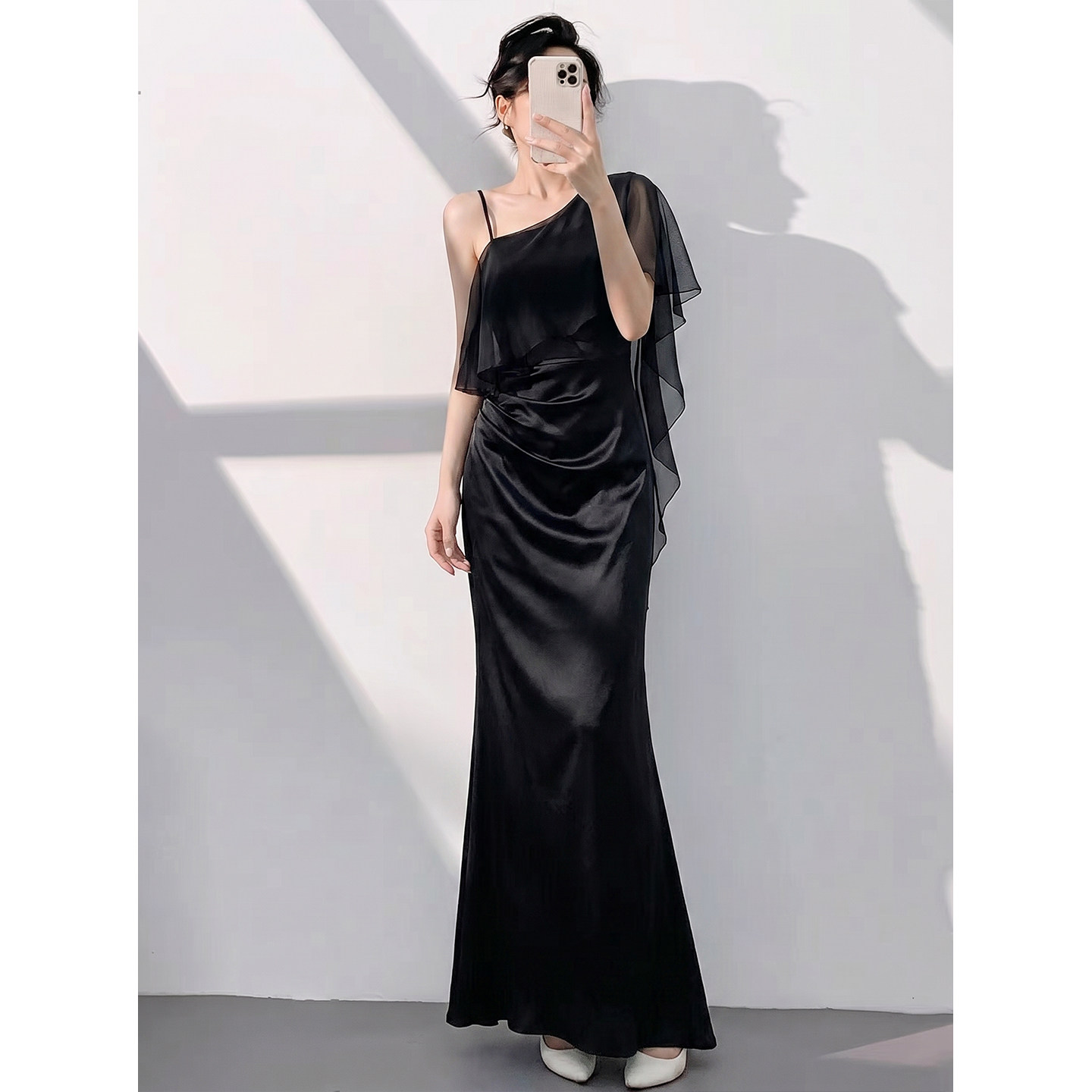 黑色晚礼服女2026新款高级感特别漂亮鱼尾裙宴会主持人设计感修身图片