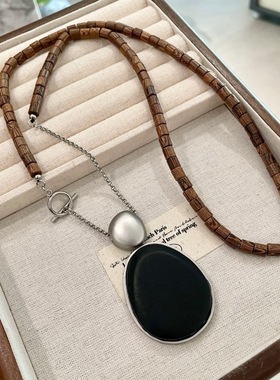 黑色松果木质长款毛衣链小众设计款吊坠木头串珠项链女35