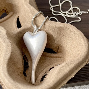 银色拉丝大爱心吊坠毛衣链长款抽拉项链复古冷淡风简约卫衣链77